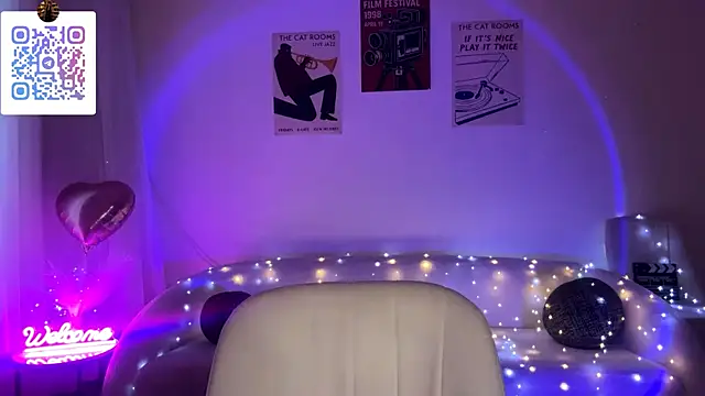 LinaMour online show from April 21, 2026, 2:51 am