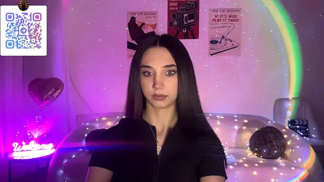 LinaMour online show from April 21, 2026, 10:23 pm