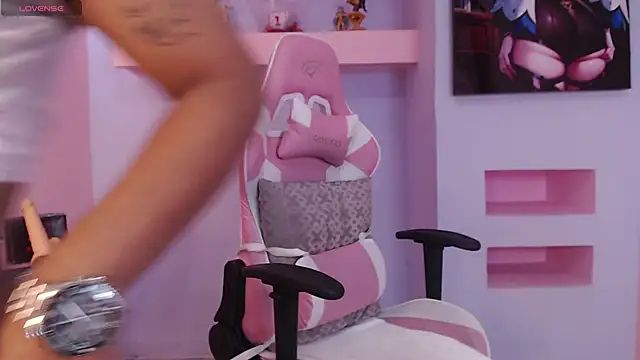 SkylerBloomm online show from September 25, 2025, 4:05 am