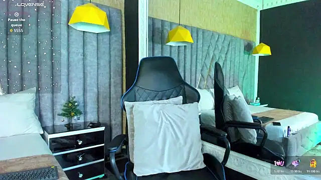 SkylerBloomm online show from December 21, 2025, 3:02 am