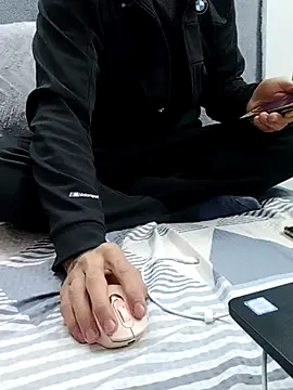 yazinyazin1 online show from December 13, 2025, 9:09 pm