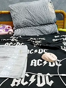 yazinyazin1 online show from December 21, 2025, 11:28 am