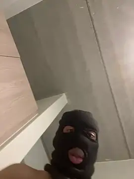 Snapshot of fitsexyman chatting on April 6, 2026, 4:46 am fitsexyman online show from April 6, 2026, 4:46 am