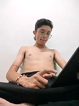 SantiagoRusso18 online show from January 12, 2026, 10:37 pm