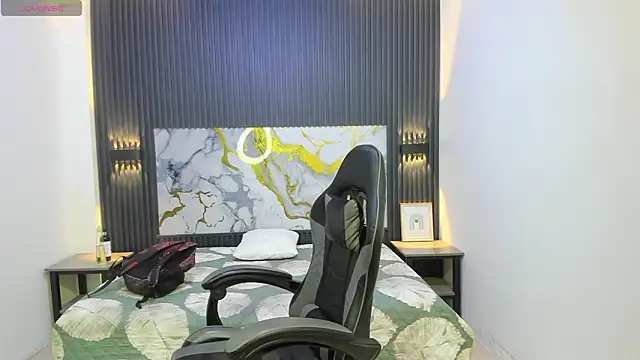 SantiagoRusso18 online show from February 15, 2026, 8:27 pm