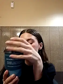 freakylittlebitch69 online show from September 18, 2025, 6:21 pm