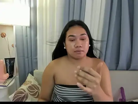 TsUncutKaren online show from November 18, 2025, 4:50 am