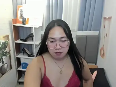 TsUncutKaren online show from December 17, 2025, 4:13 pm