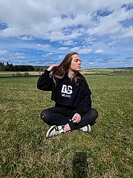 Luna Lynn online show from April 6, 2026, 11:55 am