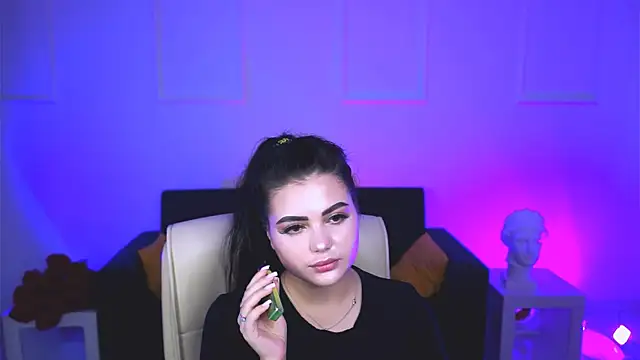 NaomiWilsons online show from September 13, 2025, 10:15 am