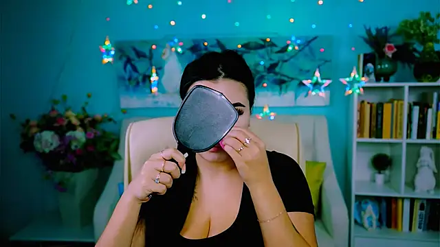 NaomiWilsons online show from November 30, 2025, 12:42 pm