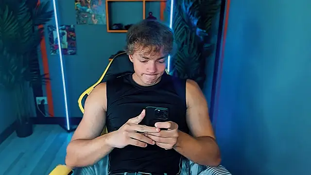 ChaseMuscular online show from September 20, 2025, 10:27 am