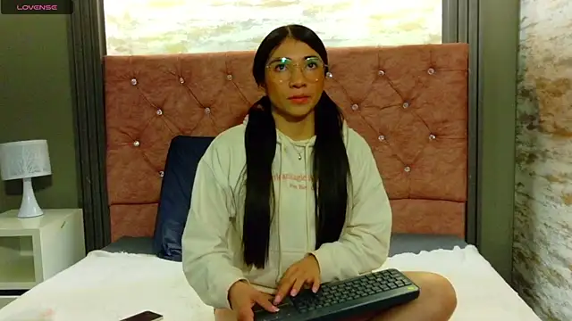 Aurora jones11 online show from September 9, 2025, 4:01 am