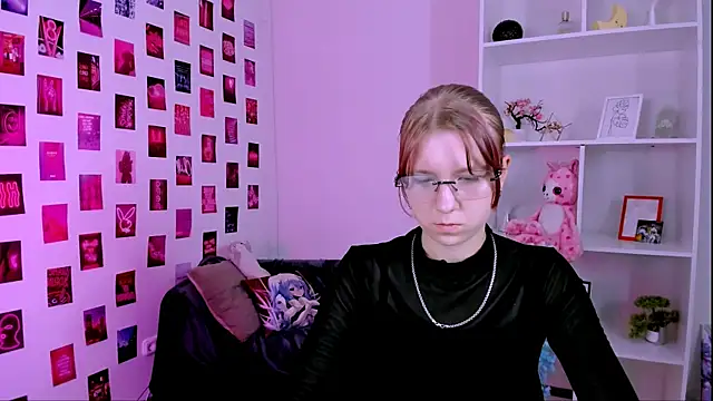 Snapshot of gloria_bubble chatting on June 16, 2026, 7:05 pm gloria bubble online show from June 16, 2026, 7:05 pm