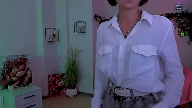 Snapshot of gloria_bubble chatting on July 28, 2026, 1:43 pm gloria bubble online show from July 28, 2026, 1:43 pm
