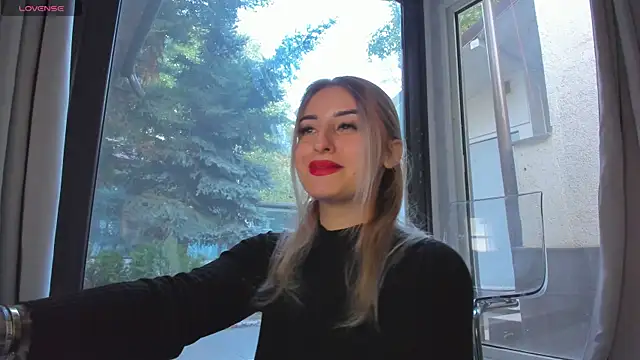 Ella Vee online show from October 1, 2025, 5:02 am