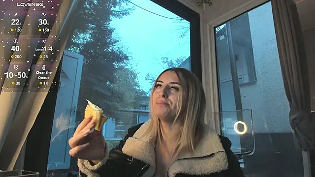 Ella Vee online show from November 14, 2025, 5:50 am