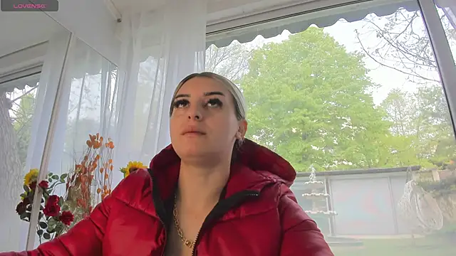 Ella Vee online show from April 22, 2026, 5:43 am