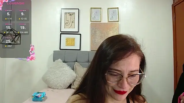 Snapshot of _naomi_s chatting on May 19, 2026, 1:39 pm naomi s online show from May 19, 2026, 1:39 pm