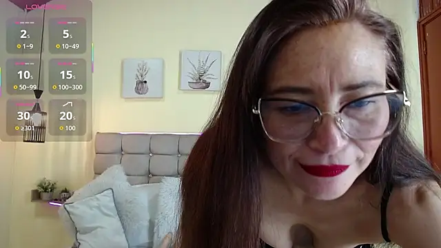 Snapshot of _naomi_s chatting on June 9, 2026, 1:34 pm naomi s online show from June 9, 2026, 1:34 pm