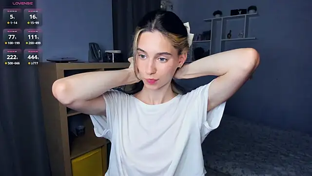 AntonettaTarring online show from September 19, 2025, 7:21 am