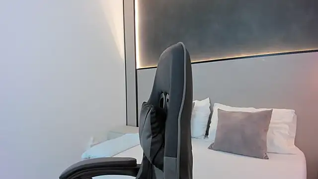 desireee  online show from October 20, 2025, 12:16 pm