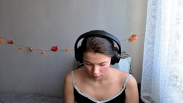 CutieAnny online show from October 14, 2025, 4:35 am