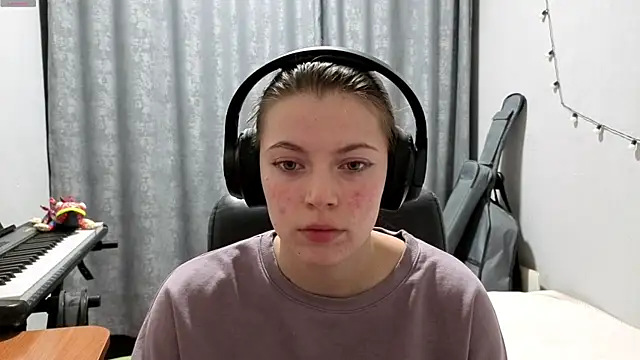 CutieAnny online show from April 22, 2026, 9:05 pm