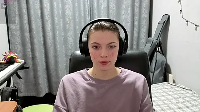 CutieAnny online show from April 23, 2026, 8:22 pm