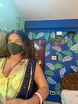 Snapshot of V-Hot-Sweti chatting on July 13, 2026, 5:49 pm V-Hot-Sweti online show from July 13, 2026, 5:49 pm