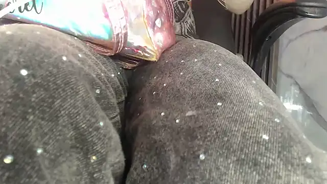 CamelyHott online show from April 22, 2026, 2:36 am