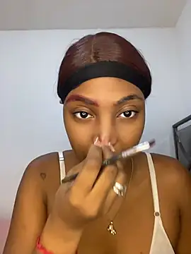 zaracollins01 online show from April 25, 2026, 5:43 pm