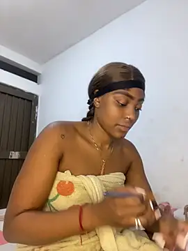 zaracollins01 online show from July 3, 2026, 11:33 pm