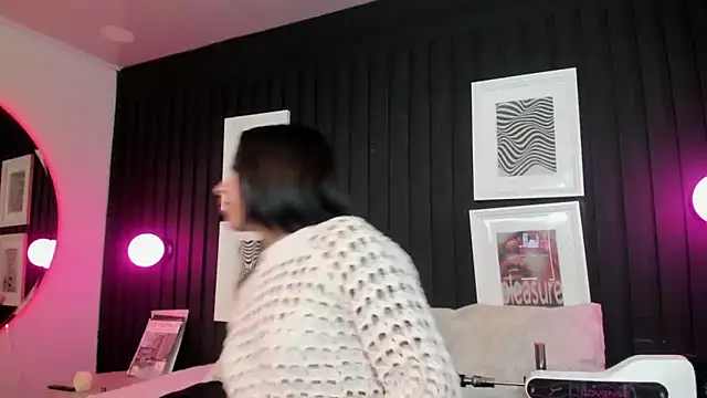 Manelyk evanss  online show from March 25, 2026, 5:41 pm