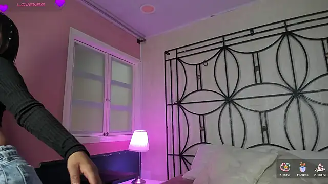 Manelyk evanss  online show from April 21, 2026, 6:12 pm