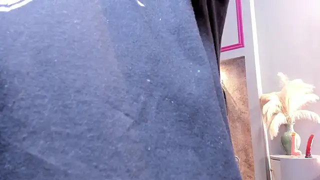 AtheneaBrownn online show from April 21, 2026, 1:53 am