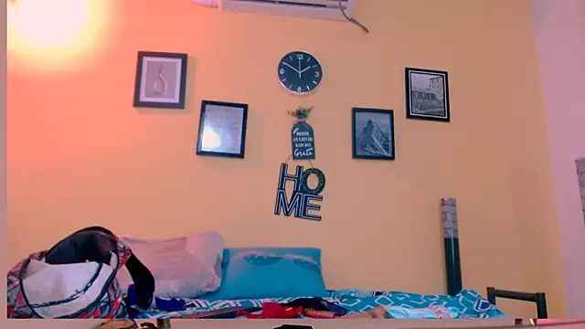 skinnyyuliana18 online show from December 3, 2025, 6:50 pm