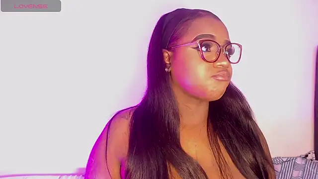 Mimi Gil online show from October 13, 2025, 4:56 am