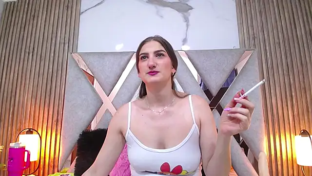 Dafne castro  online show from April 21, 2026, 7:39 pm