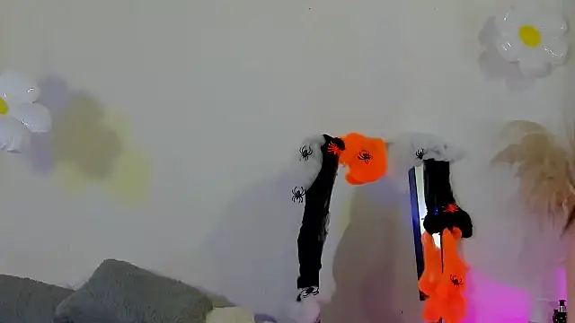 Naomi Flame online show from October 28, 2025, 8:44 pm