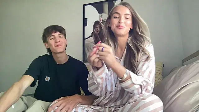 ShaniRea online show from September 19, 2025, 9:26 pm