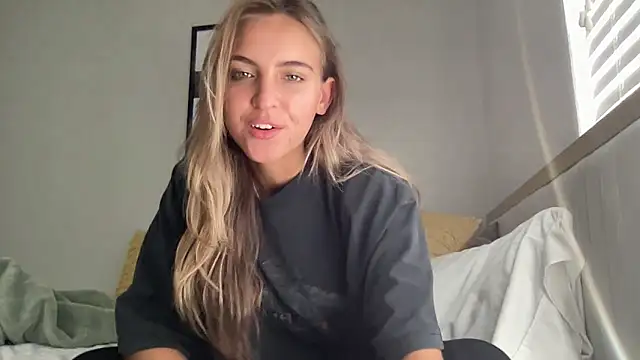 ShaniRea online show from September 25, 2025, 8:12 pm