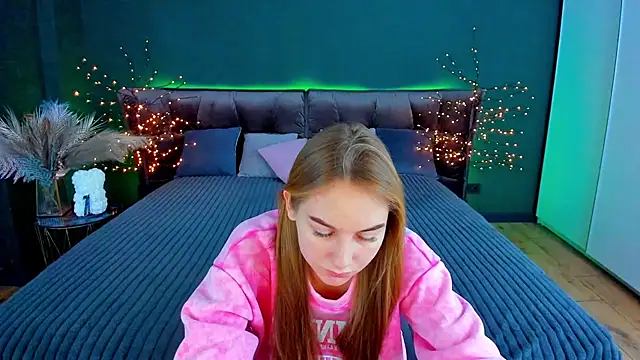 MilaAddams online show from November 30, 2025, 6:50 am