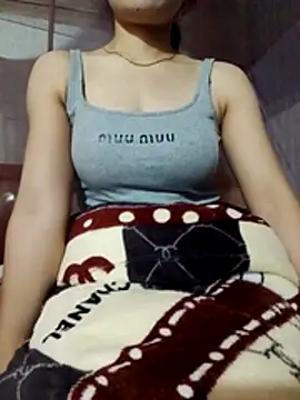 LucyyLy online show from November 26, 2025, 11:39 pm