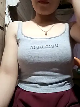 LucyyLy online show from April 18, 2026, 1:48 pm