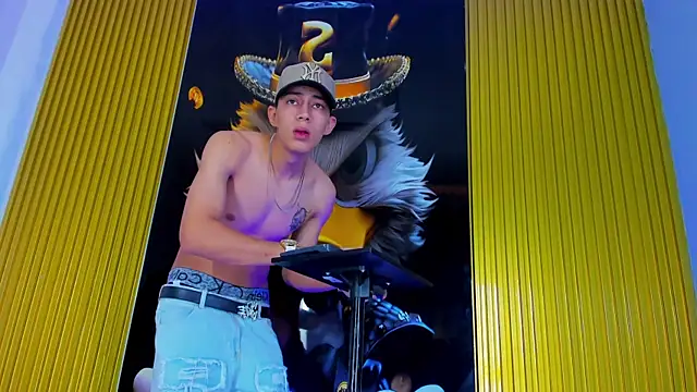 Dante Brown1  online show from November 12, 2025, 9:14 pm