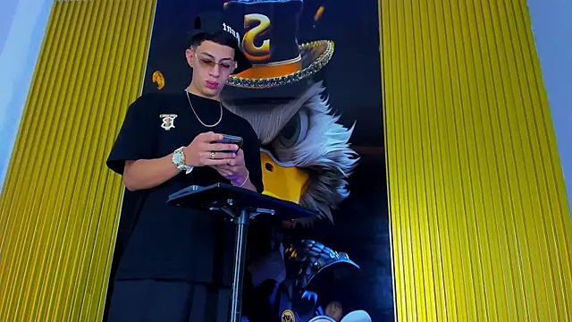 Dante Brown1  online show from November 13, 2025, 9:03 pm