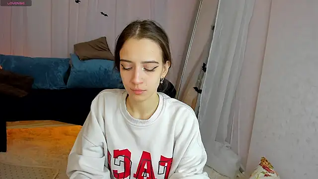 Belle Wa1ker online show from November 7, 2025, 1:05 am