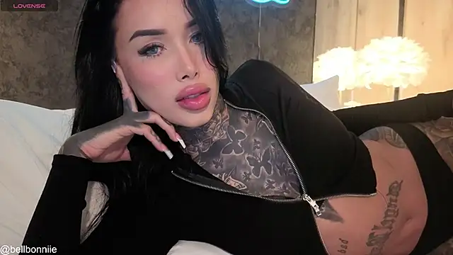 belllbonniie online show from April 18, 2026, 8:20 pm