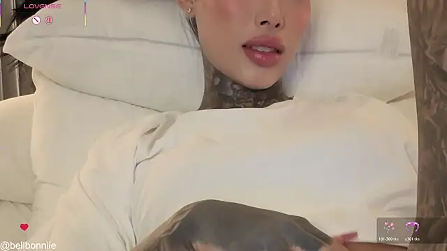 belllbonniie online show from April 22, 2026, 7:59 pm